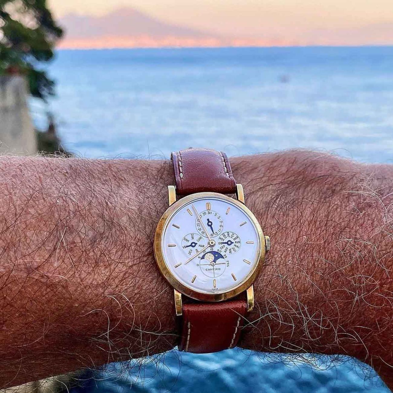 Very rare 18k yellow gold Audemars Piguet triple calendar reference 5513, retailed to Cartier, Paris.