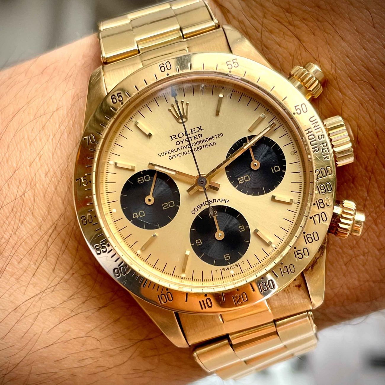 Rolex Daytona reference 6265 in 18k yellow gold with champagne dial.