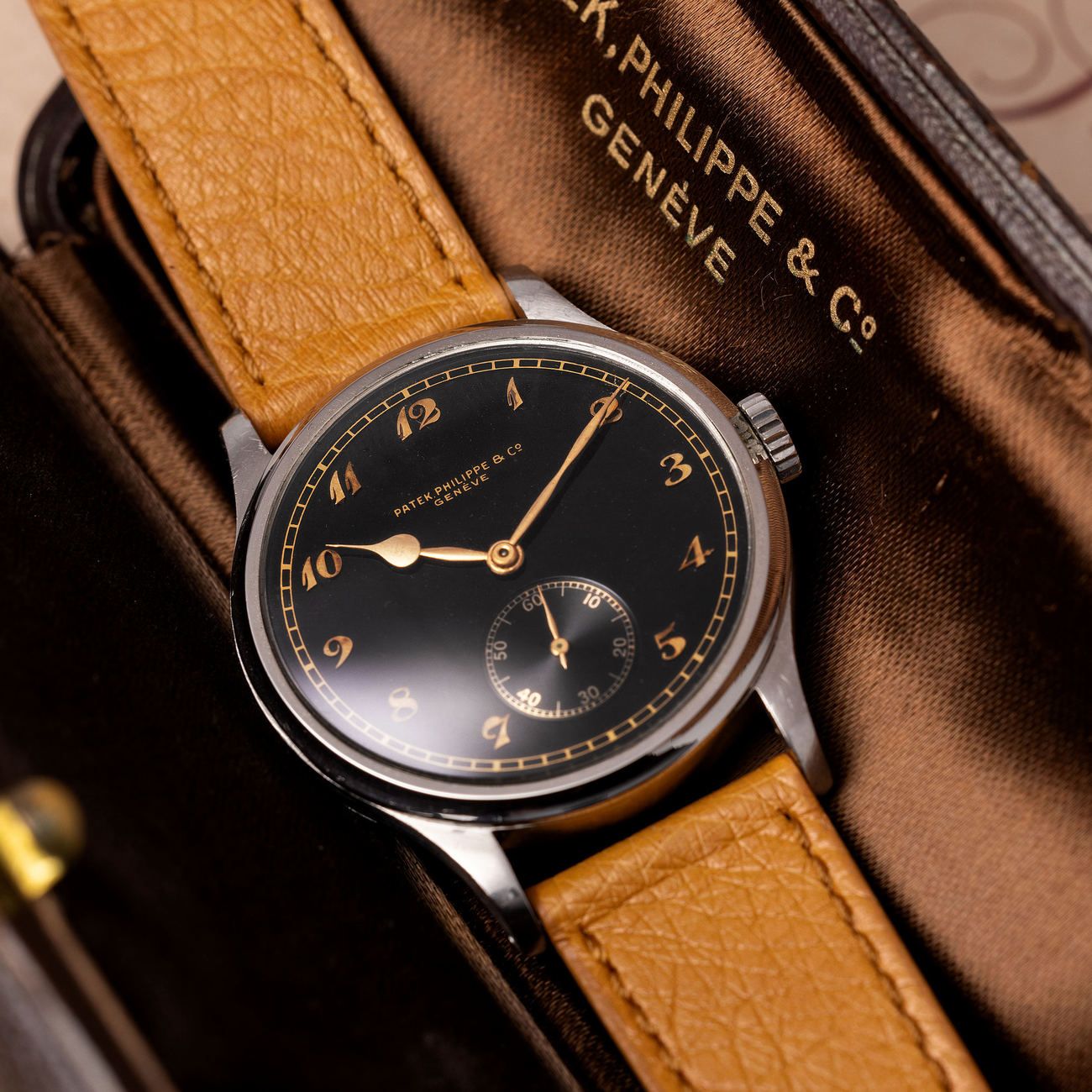 Patek Philippe Calatrava 530 black glossy dial and gold Breguet numerals – Sold for €806,000