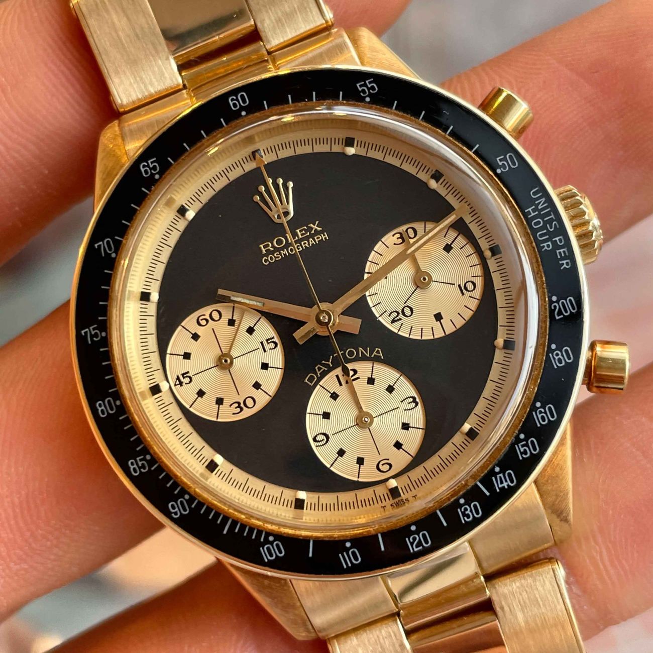 Rolex Daytona ref. 6241 Paul Newman “JPS” in 18k yellow gold.