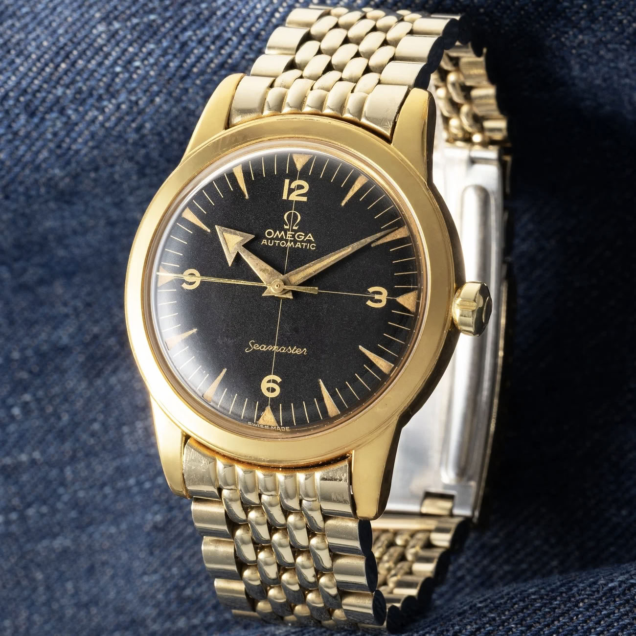 Lot 39 - Rare Seamaster in stainless steel and gold plated with crosshair luminous black dial.