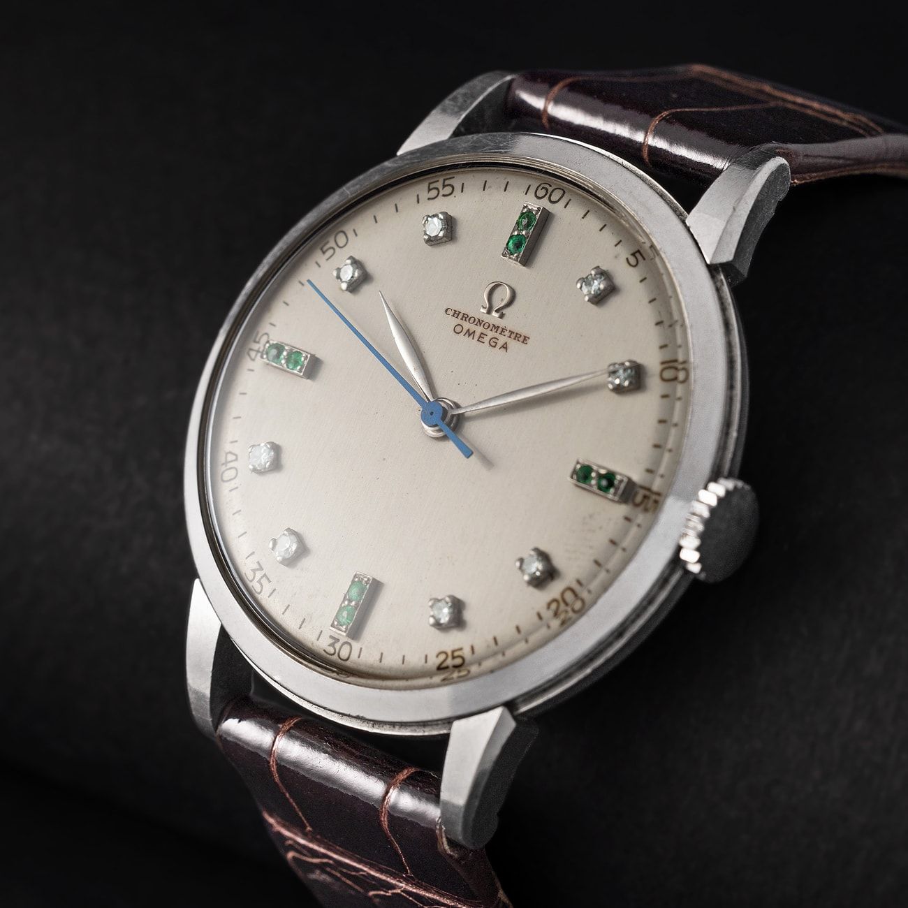 Lot 98 — ASTONISHING, PRECIOUS AND OVERSIZE, CHRONOMÈTRE WRISTWATCH IN PLATINUM, DIAMONDS AND EMERALDS INDEXES, REFERENCE 14 163 – Estimate: € 150,000 – 300,000 — View lot detail