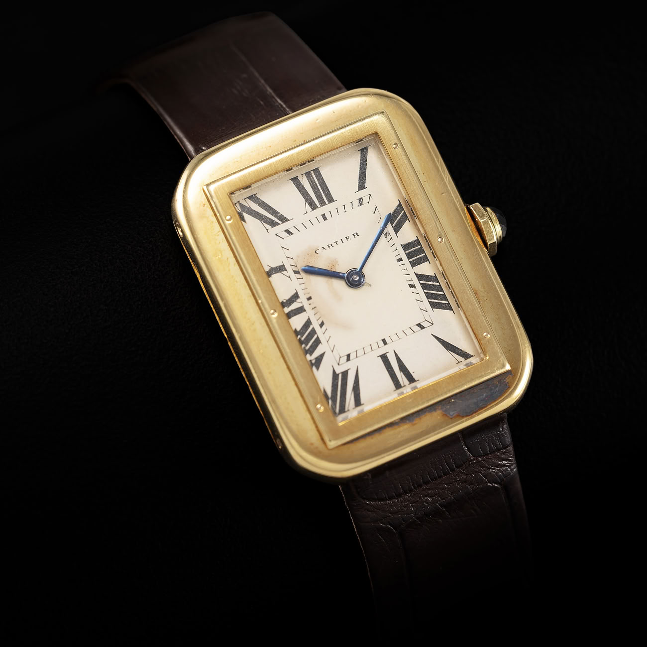 A unique yellow-gold lugless "Cornice", produced in France for the American market. Late 1960's.