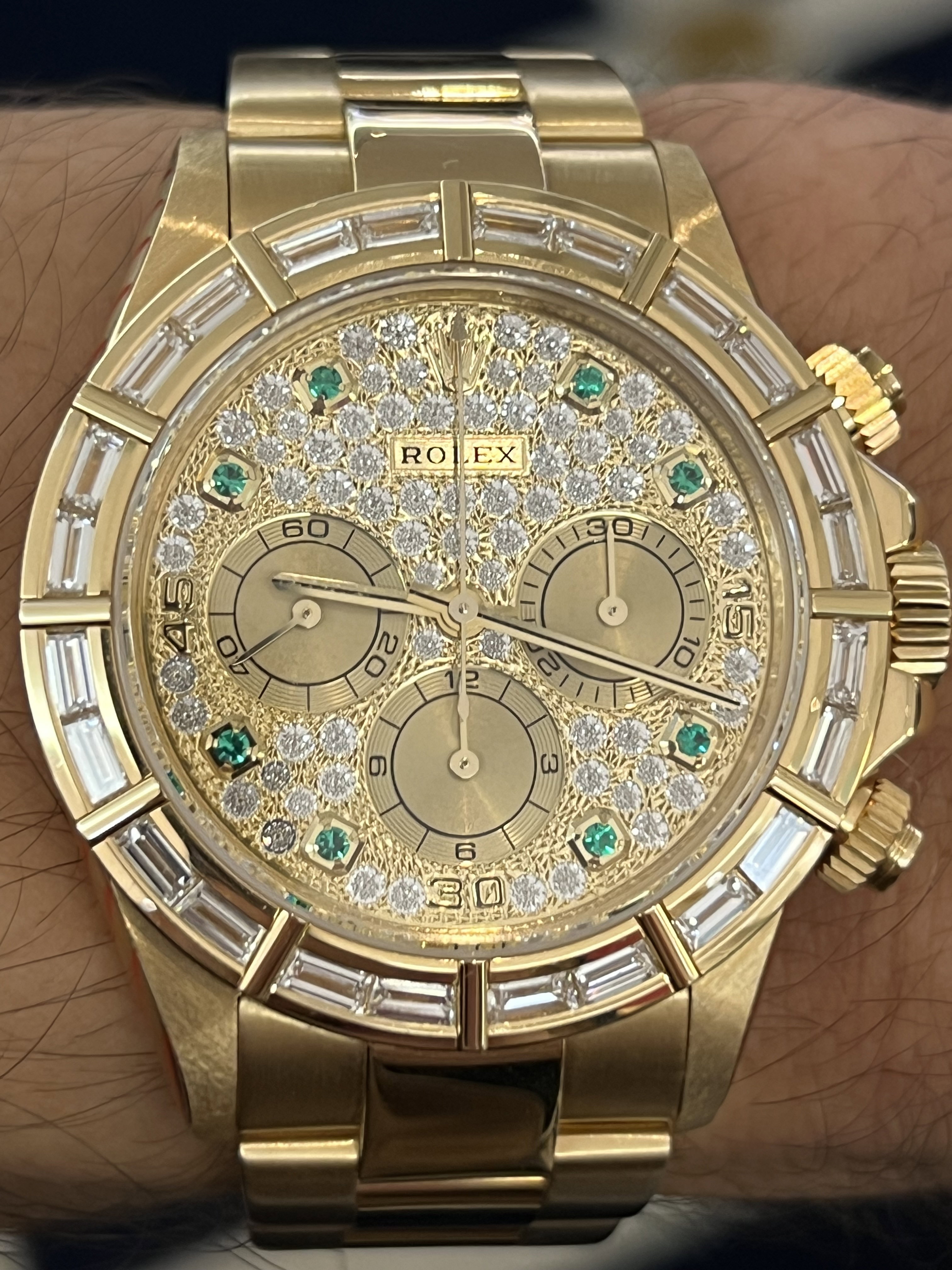 focus main image